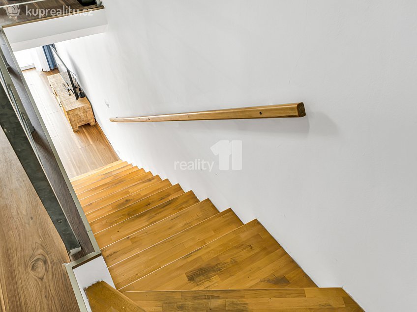 Prodej  rodinného domu 270 m^2 K hájovně, Praha-Libuš 