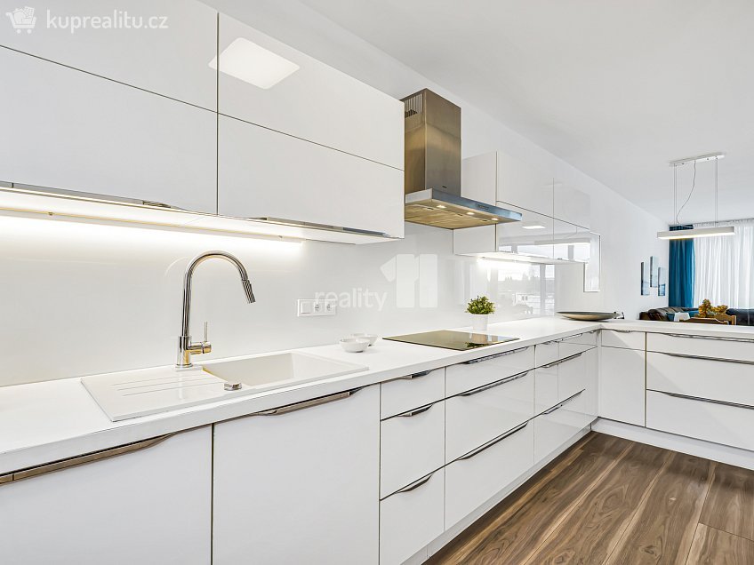 Prodej  rodinného domu 270 m^2 K hájovně, Praha-Libuš 