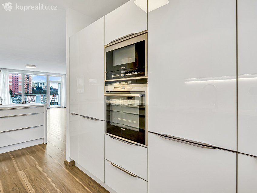 Prodej  rodinného domu 270 m^2 K hájovně, Praha-Libuš 