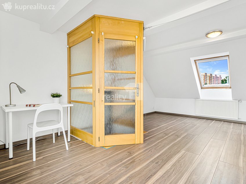 Prodej  rodinného domu 270 m^2 K hájovně, Praha-Libuš 