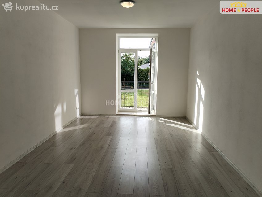 Pronájem bytu 1+kk 37 m^2 Slepá, Milovice 