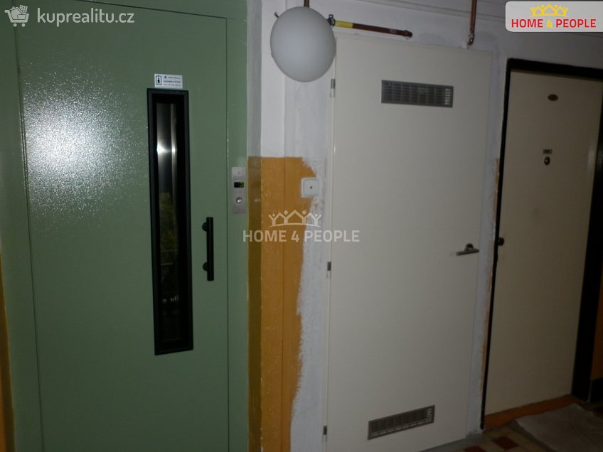 Pronájem bytu 1+1 38 m^2 Bajkalská, Praha 10 