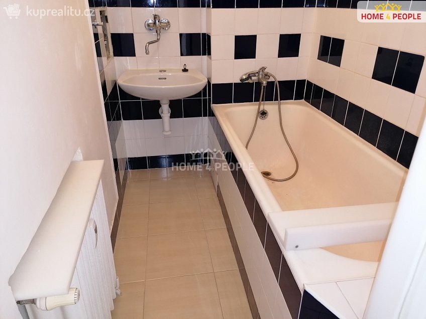 Pronájem bytu 1+1 38 m^2 Bajkalská, Praha 10 