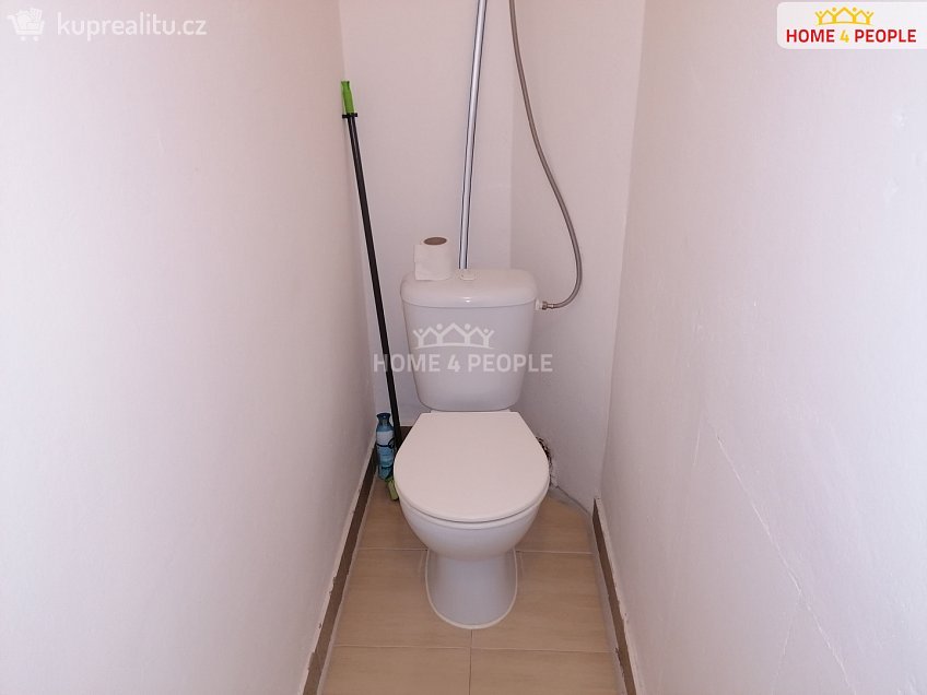 Pronájem bytu 1+1 38 m^2 Bajkalská, Praha 10 