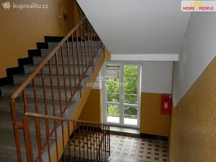 Pronájem bytu 1+1 38 m^2 Bajkalská, Praha 10 