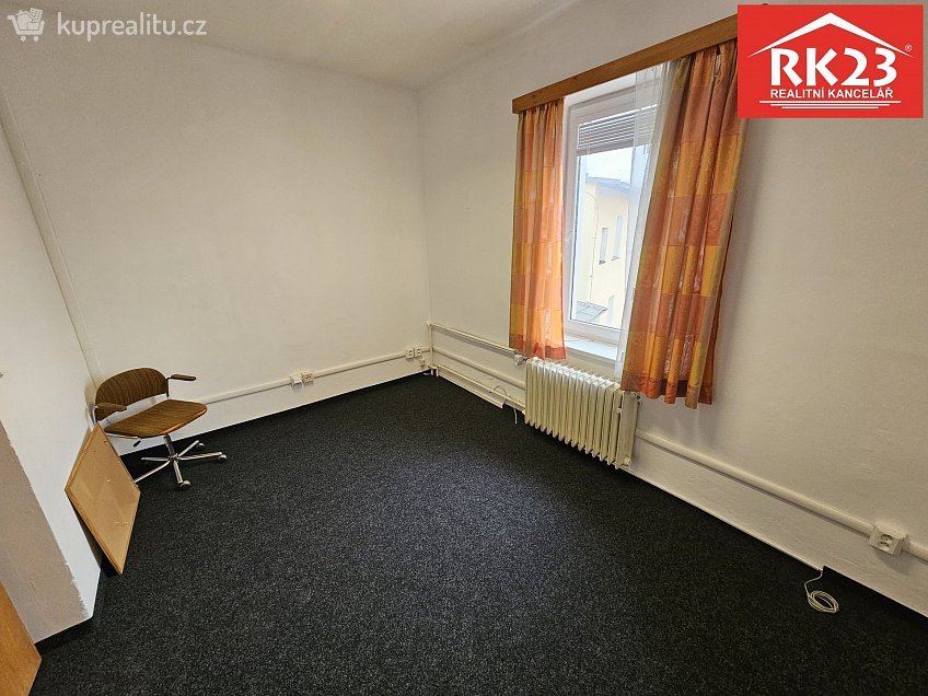 Pronájem  kanceláře 13 m^2 Nádražní náměstí, Mariánské Lázně 