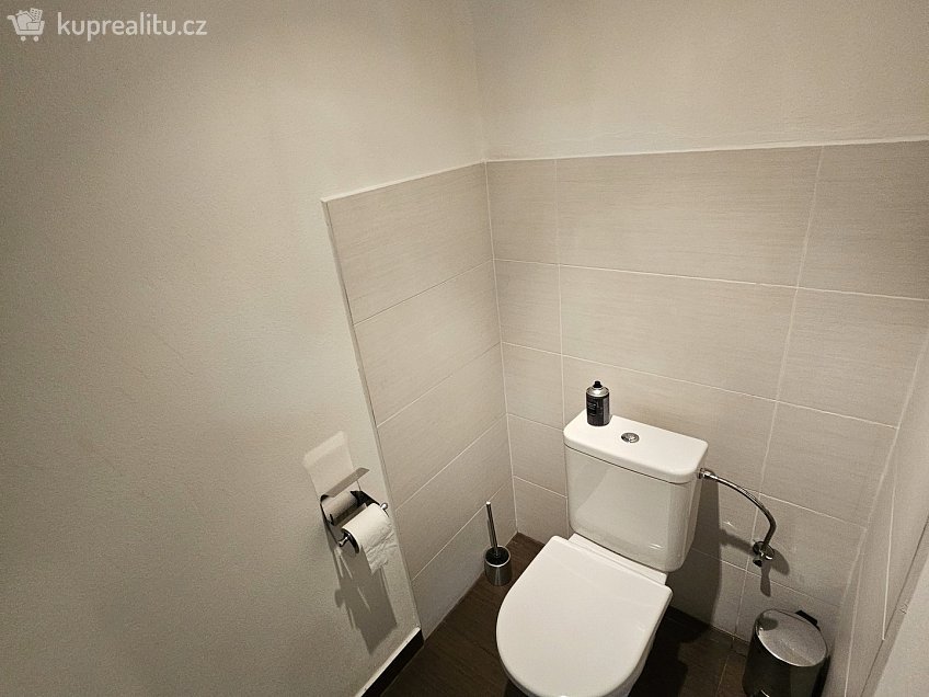 Pronájem  obchodních prostor 40 m^2 Ruská 608, Mariánské Lázně 