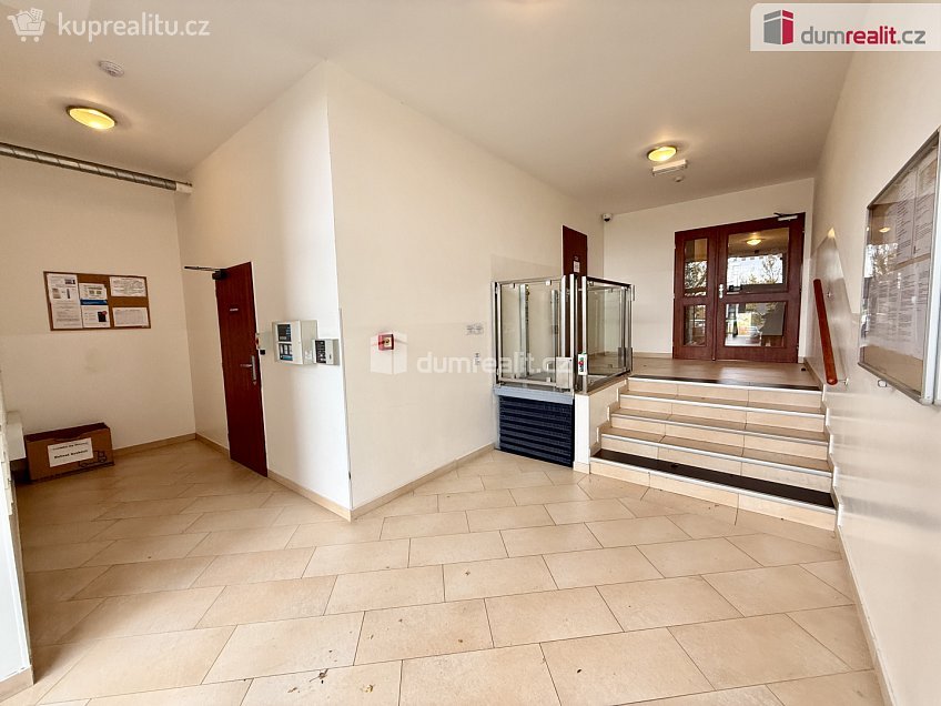 Pronájem bytu 2+kk 72 m^2 Miroslava Hajna, Praha 18 