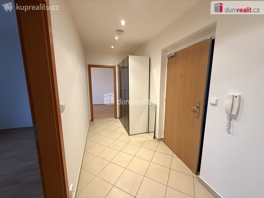 Pronájem bytu 2+kk 72 m^2 Miroslava Hajna, Praha 18 