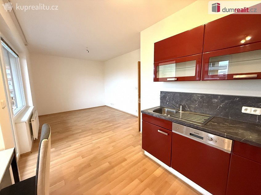 Pronájem bytu 2+kk 72 m^2 Miroslava Hajna, Praha 18 