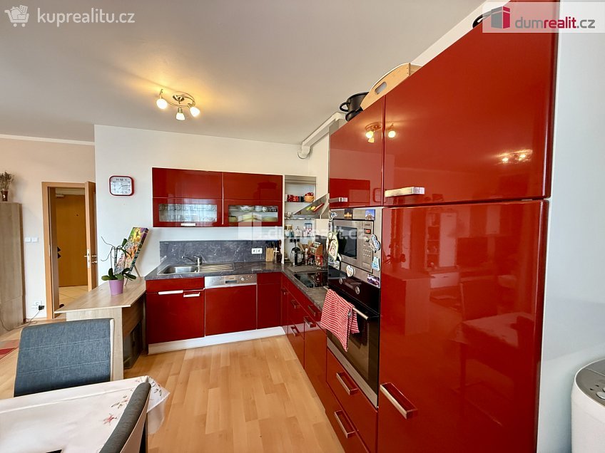 Pronájem bytu 2+kk 72 m^2 Miroslava Hajna, Praha 18 