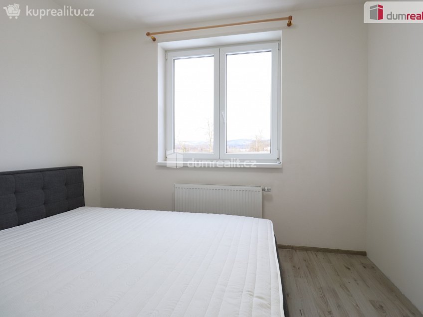 Pronájem bytu 2+kk 39 m^2 Svobodova, Nová Role 