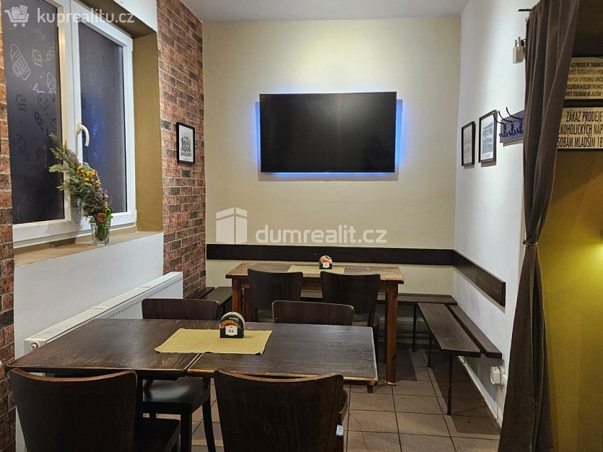 Pronájem  obchodních prostor 92 m^2 Davídkova, Praha 8 