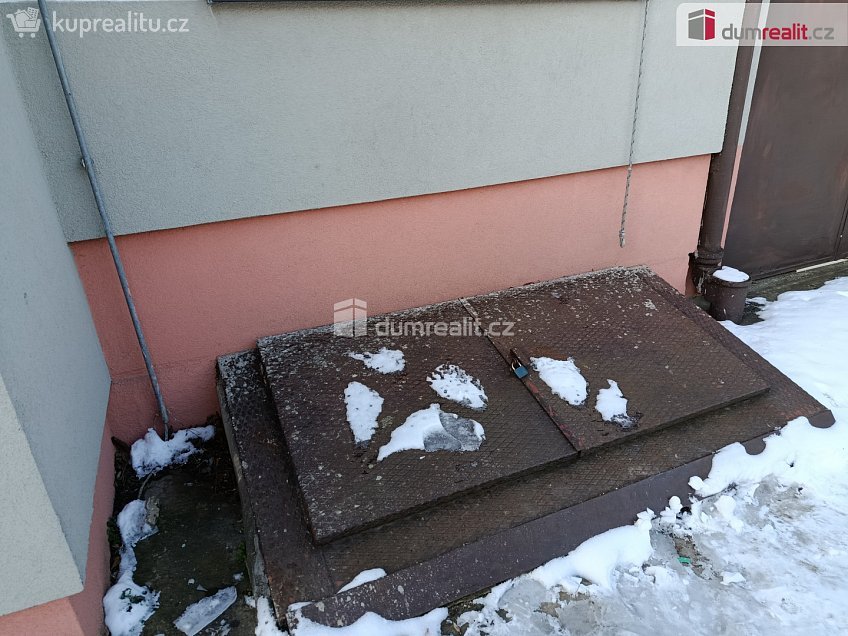 Pronájem  obchodních prostor 92 m^2 Davídkova, Praha 8 