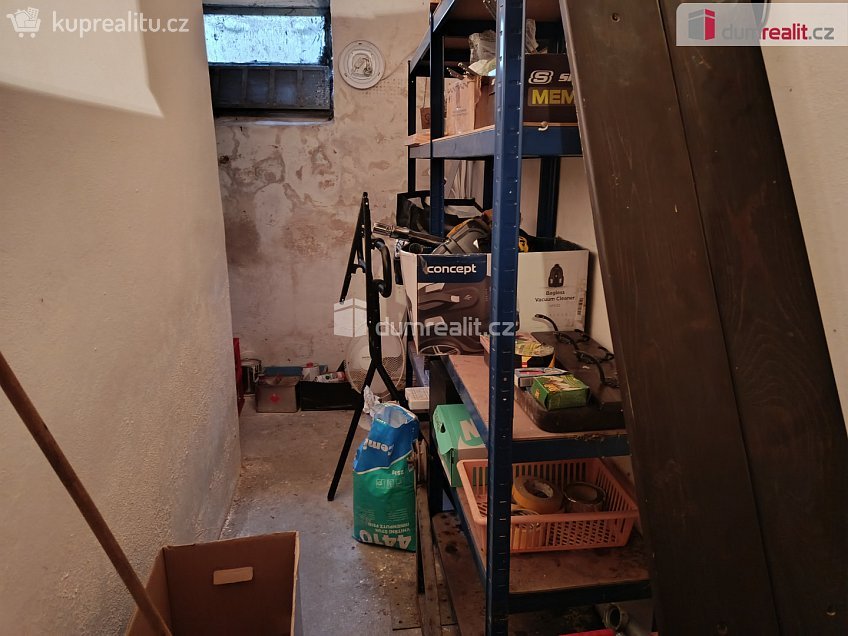 Pronájem  obchodních prostor 92 m^2 Davídkova, Praha 8 