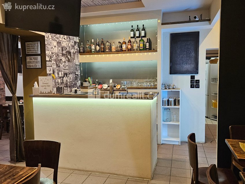 Pronájem  obchodních prostor 92 m^2 Davídkova, Praha 8 