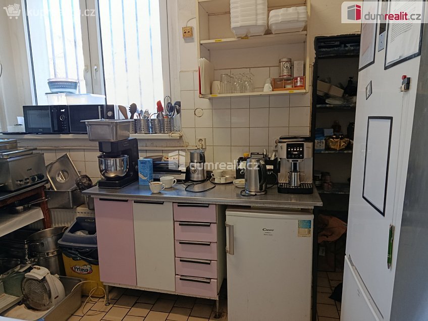 Pronájem  obchodních prostor 92 m^2 Davídkova, Praha 8 