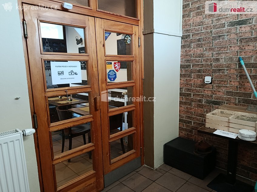 Pronájem  obchodních prostor 92 m^2 Davídkova, Praha 8 