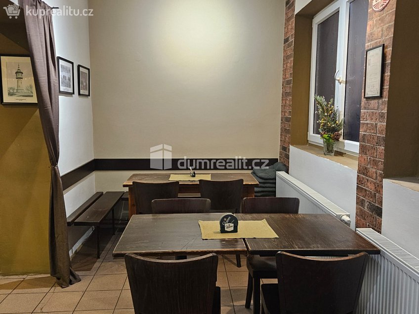Pronájem  obchodních prostor 92 m^2 Davídkova, Praha 8 