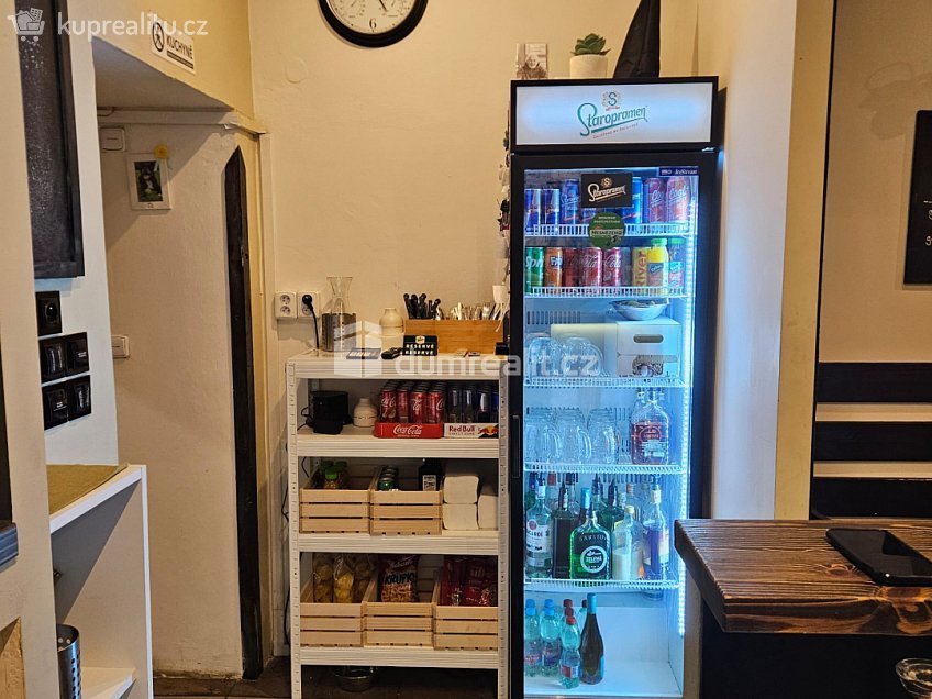 Pronájem  obchodních prostor 92 m^2 Davídkova, Praha 8 