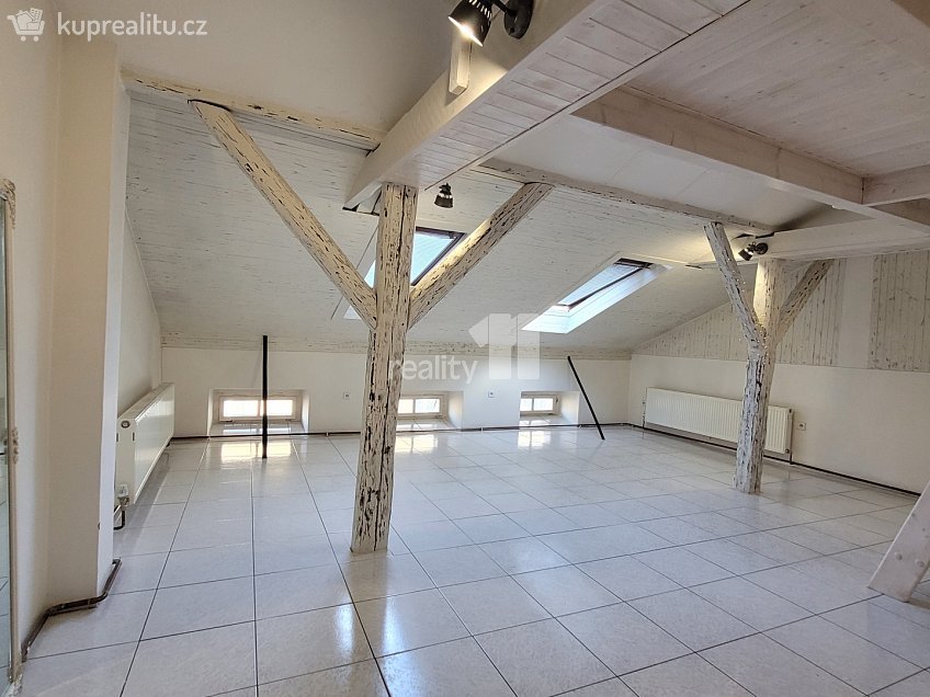 Pronájem bytu 1+kk 43 m^2 Zámecká, Kolín 