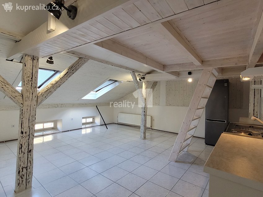 Pronájem bytu 1+kk 43 m^2 Zámecká, Kolín 