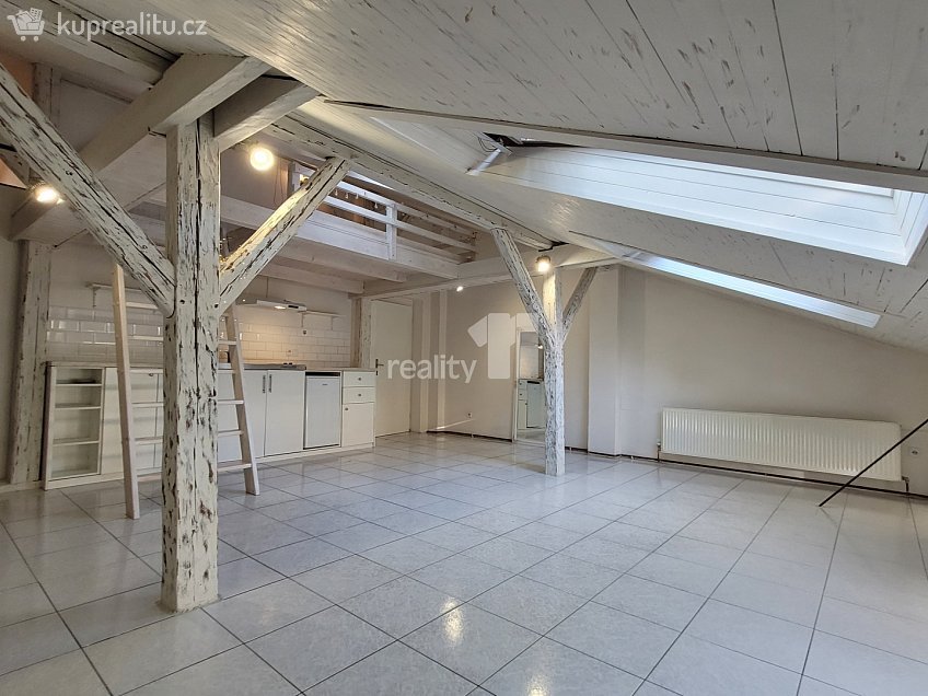 Pronájem bytu 1+kk 43 m^2 Zámecká, Kolín 