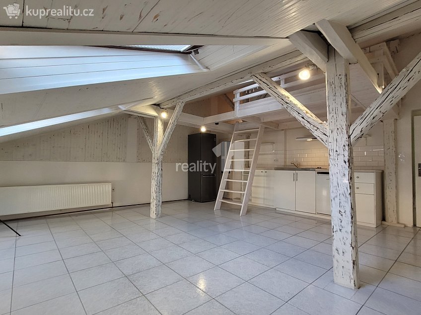 Pronájem bytu 1+kk 43 m^2 Zámecká, Kolín 