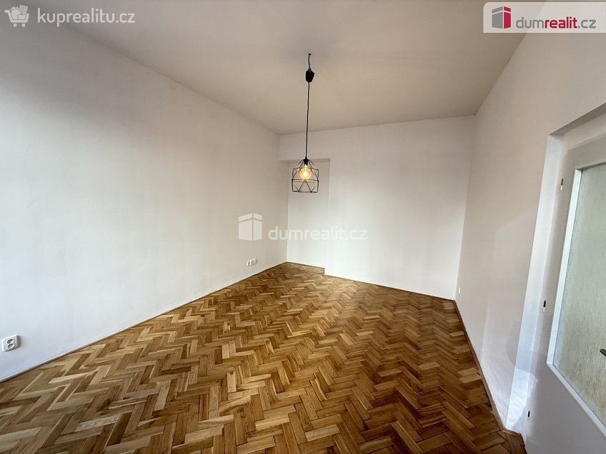 Pronájem bytu 2+kk 40 m^2 Drtinova, Praha 5 