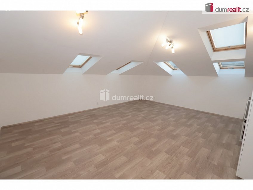 Pronájem bytu 3+kk 67 m^2 P. Bezruče, Neratovice 