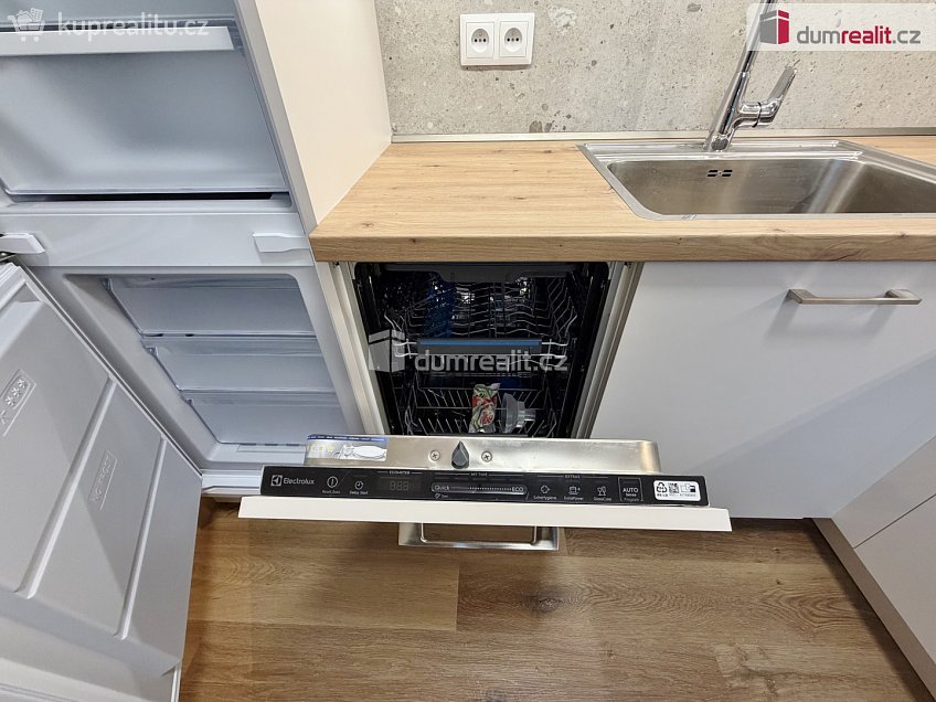 Prodej bytu 2+kk 45 m^2 Kostřínská, Praha 8 