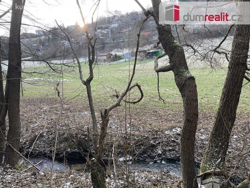 Pronájem  garáže 30 m^2 V Drahách, Luhačovice 