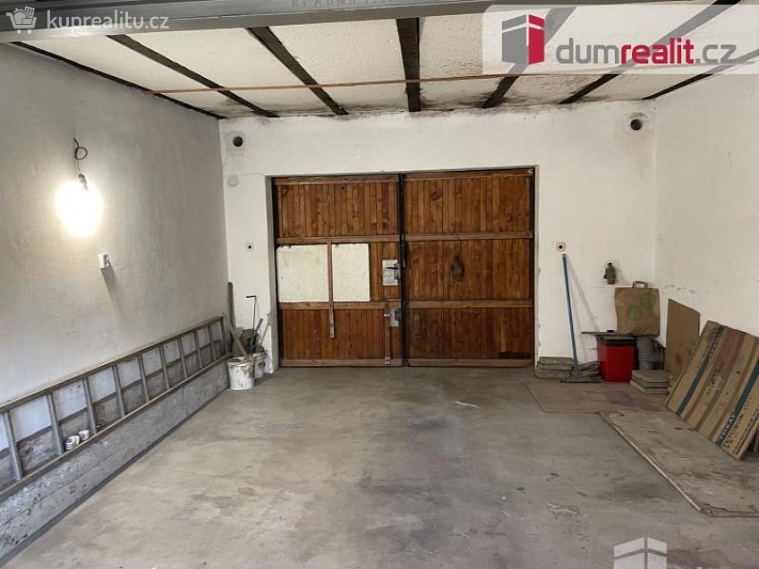 Pronájem  garáže 30 m^2 V Drahách, Luhačovice 