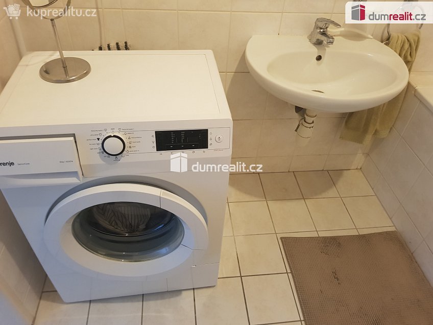 Pronájem bytu 2+kk 55 m^2 Chotěšovská, Praha 18 