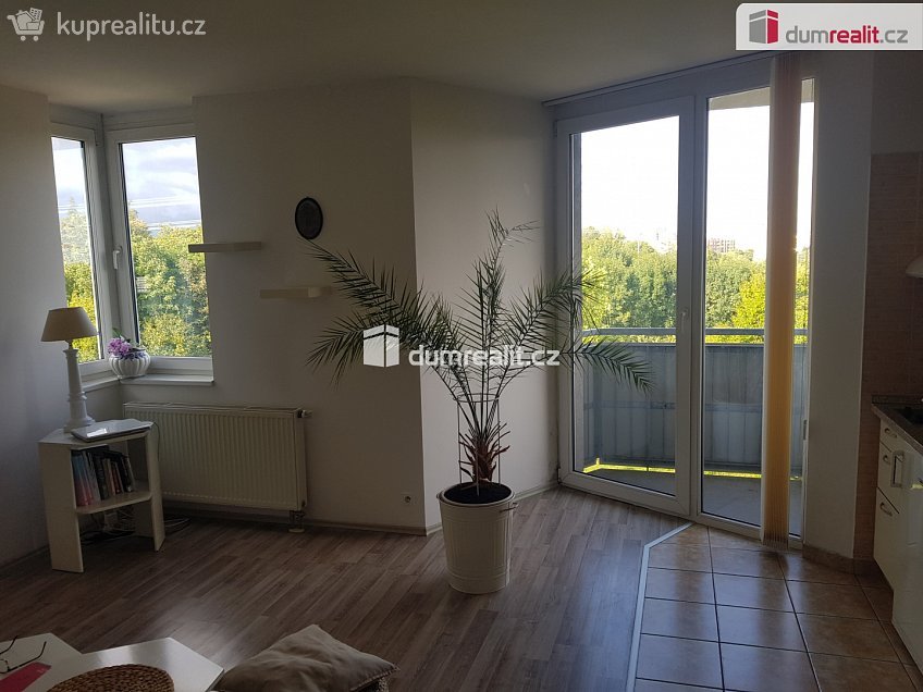 Pronájem bytu 2+kk 55 m^2 Chotěšovská, Praha 18 