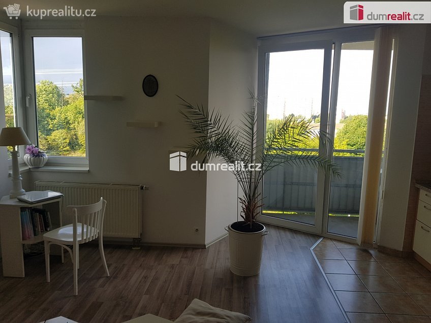 Pronájem bytu 2+kk 55 m^2 Chotěšovská, Praha 18 