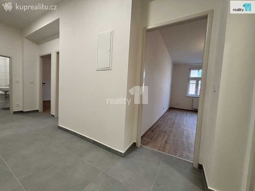 Pronájem bytu 3+kk 75 m^2 Biskupcova, Praha 3 