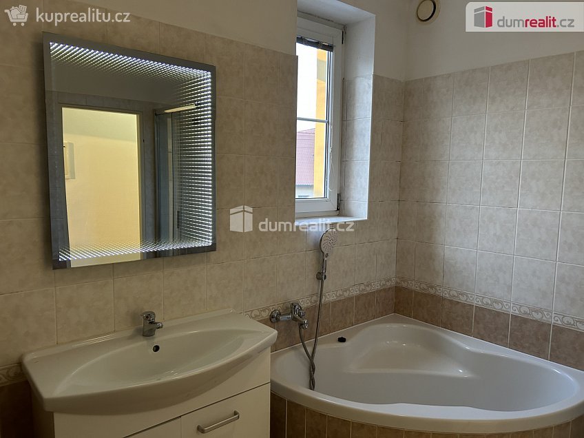 Pronájem bytu 2+1 65 m^2 Úzká, Vracov 