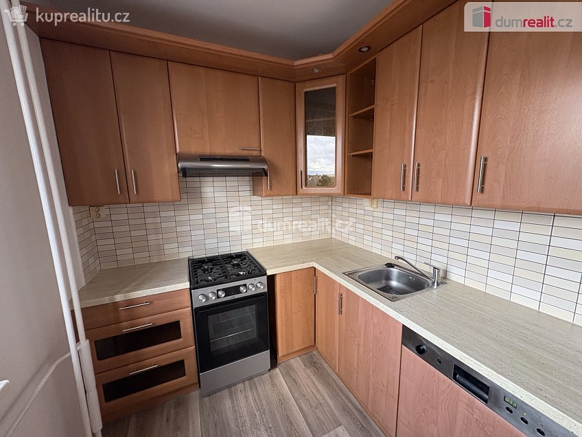 Pronájem bytu 3+1 62 m^2 Manželů Dostálových, Praha 14 