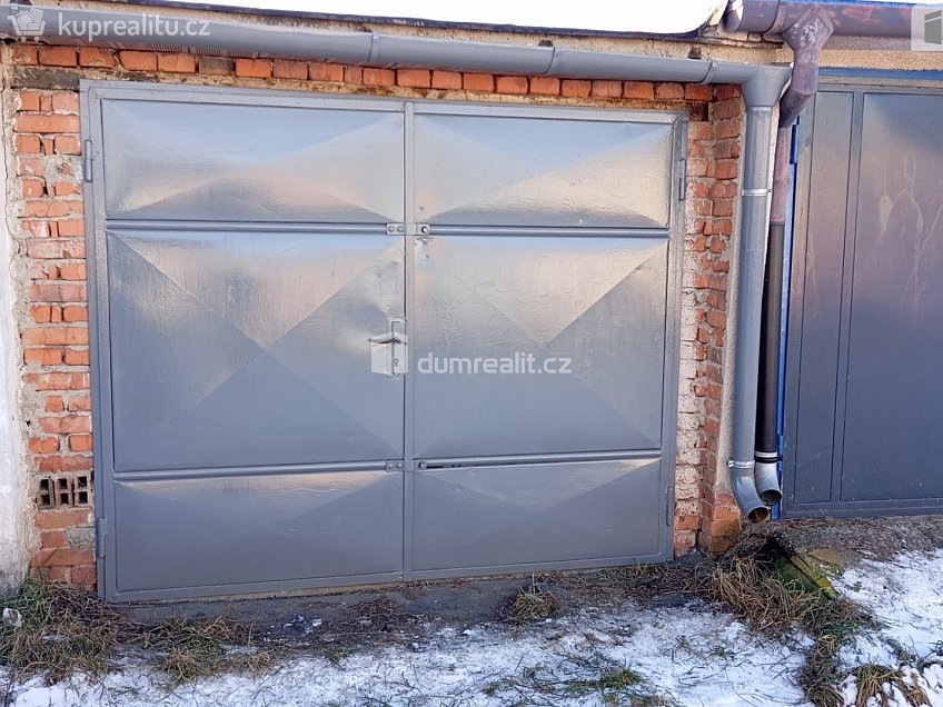 Prodej  garáže 19 m^2 Průmyslová, Hodonín 