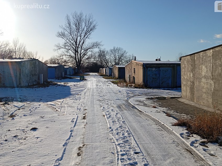 Prodej  garáže 19 m^2 Průmyslová, Hodonín 