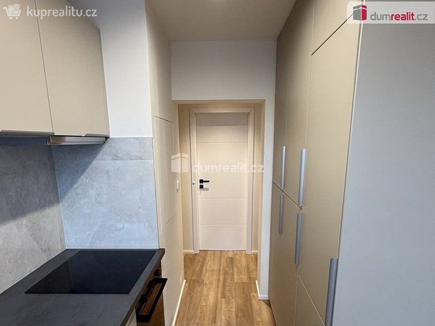 Pronájem bytu 3+kk 70 m^2 Angelovova, Praha 12 