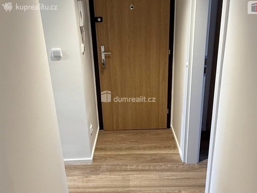 Pronájem bytu 3+kk 70 m^2 Angelovova, Praha 12 