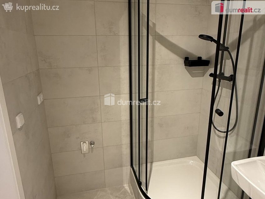 Pronájem bytu 3+kk 70 m^2 Angelovova, Praha 12 