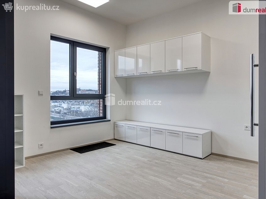 Pronájem bytu 1+kk 29 m^2 U Lihovaru, Praha 5 