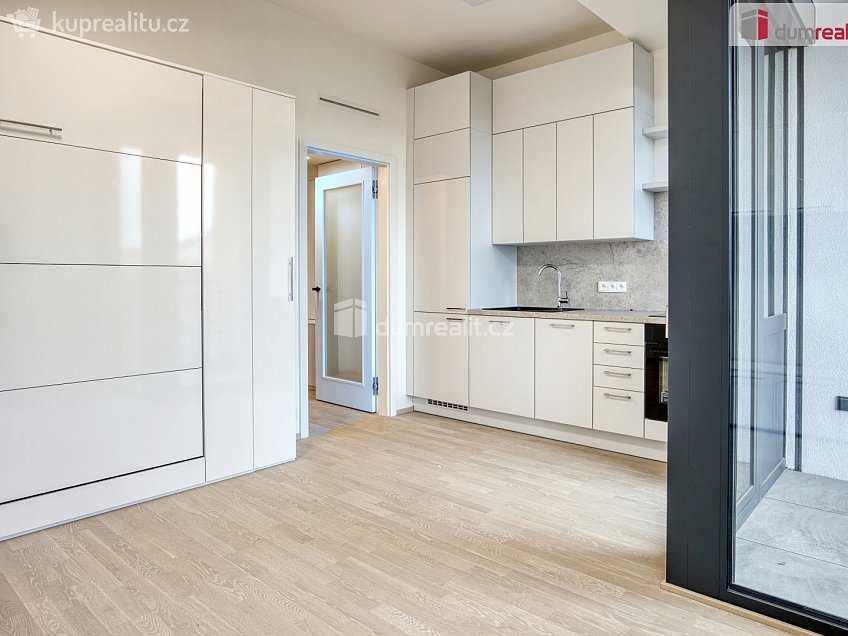 Pronájem bytu 1+kk 29 m^2 U Lihovaru, Praha 5 