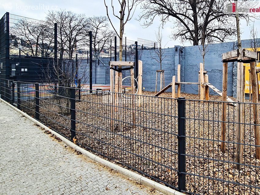 Pronájem bytu 1+kk 29 m^2 U Lihovaru, Praha 5 