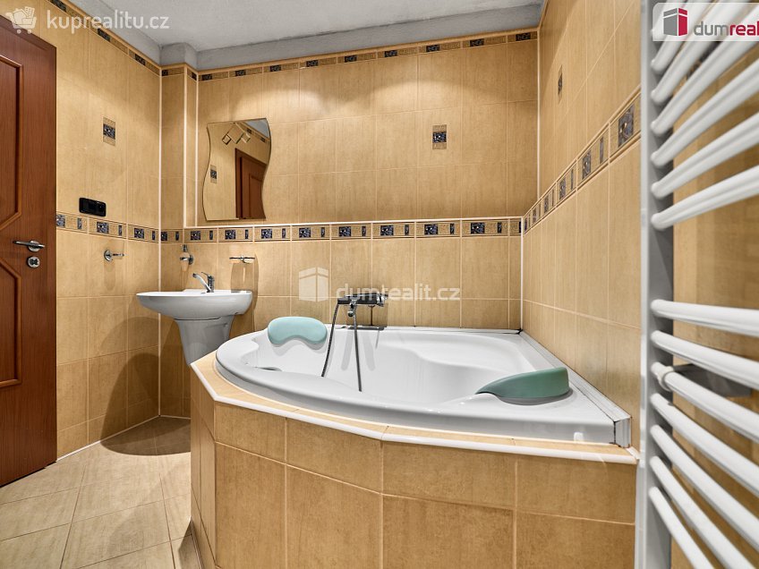 Prodej bytu 3+kk 67 m^2 Pod Nádražím, Nová Role 