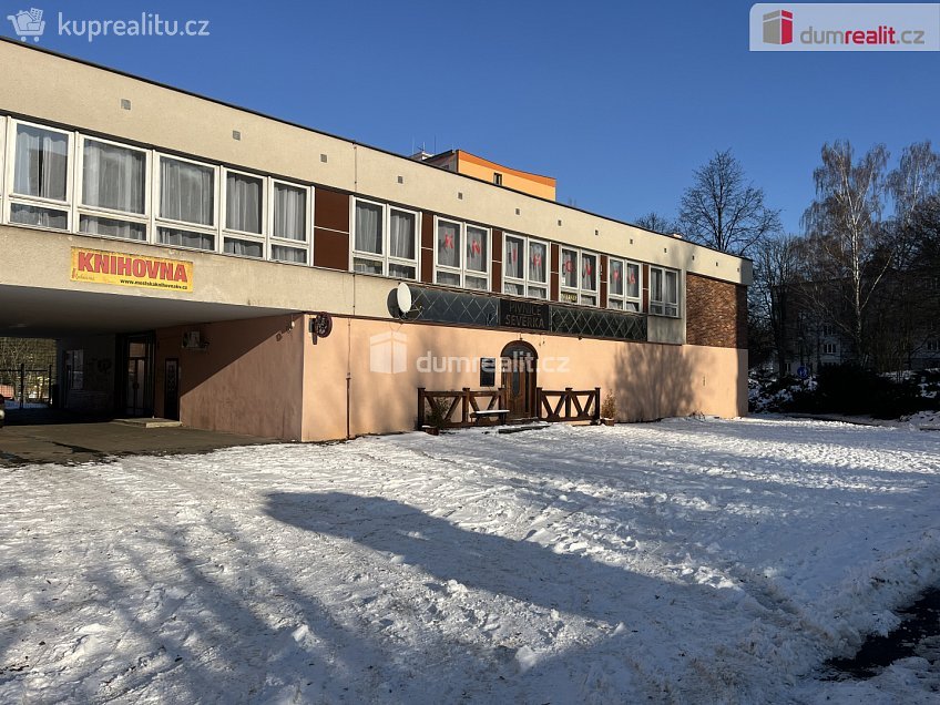 Pronájem  obchodních prostor 208 m^2 U Koupaliště, Karlovy Vary 