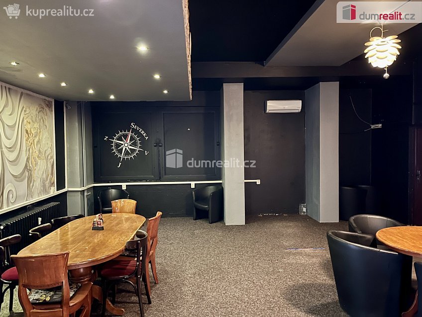 Pronájem  obchodních prostor 208 m^2 U Koupaliště, Karlovy Vary 